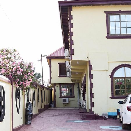 Gya-son Royal Guest House Kumasi Extérieur photo