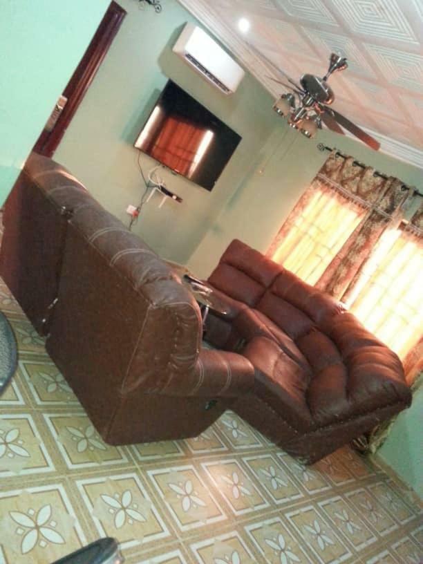 Gya-son Royal Guest House Kumasi Extérieur photo